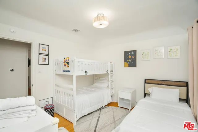 $8,500 | 4712 Burnet Avenue, Sherman Oaks, CA 91403