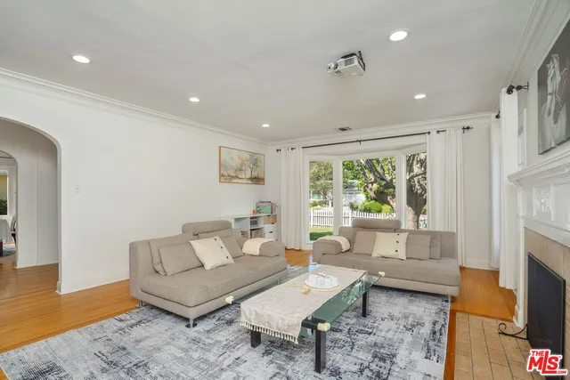 $8,500 | 4712 Burnet Avenue, Sherman Oaks, CA 91403