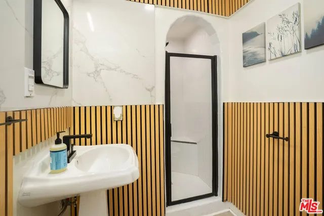 $8,500 | 4712 Burnet Avenue, Sherman Oaks, CA 91403