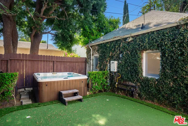 $8,500 | 4712 Burnet Avenue, Sherman Oaks, CA 91403