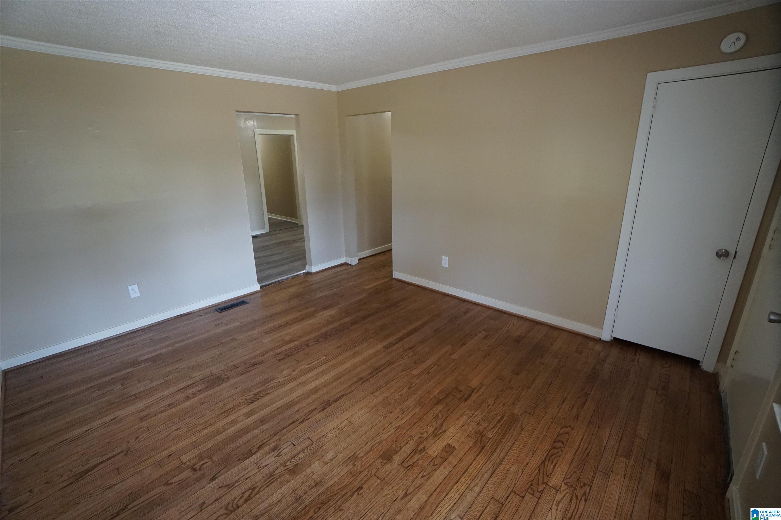 1688 18th Way Southwest Birmingham, AL 35211 - Photo 7 of 37