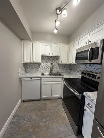 $2,900 | 6955 Alvarado Road, Unit 29, San Diego, CA 92120