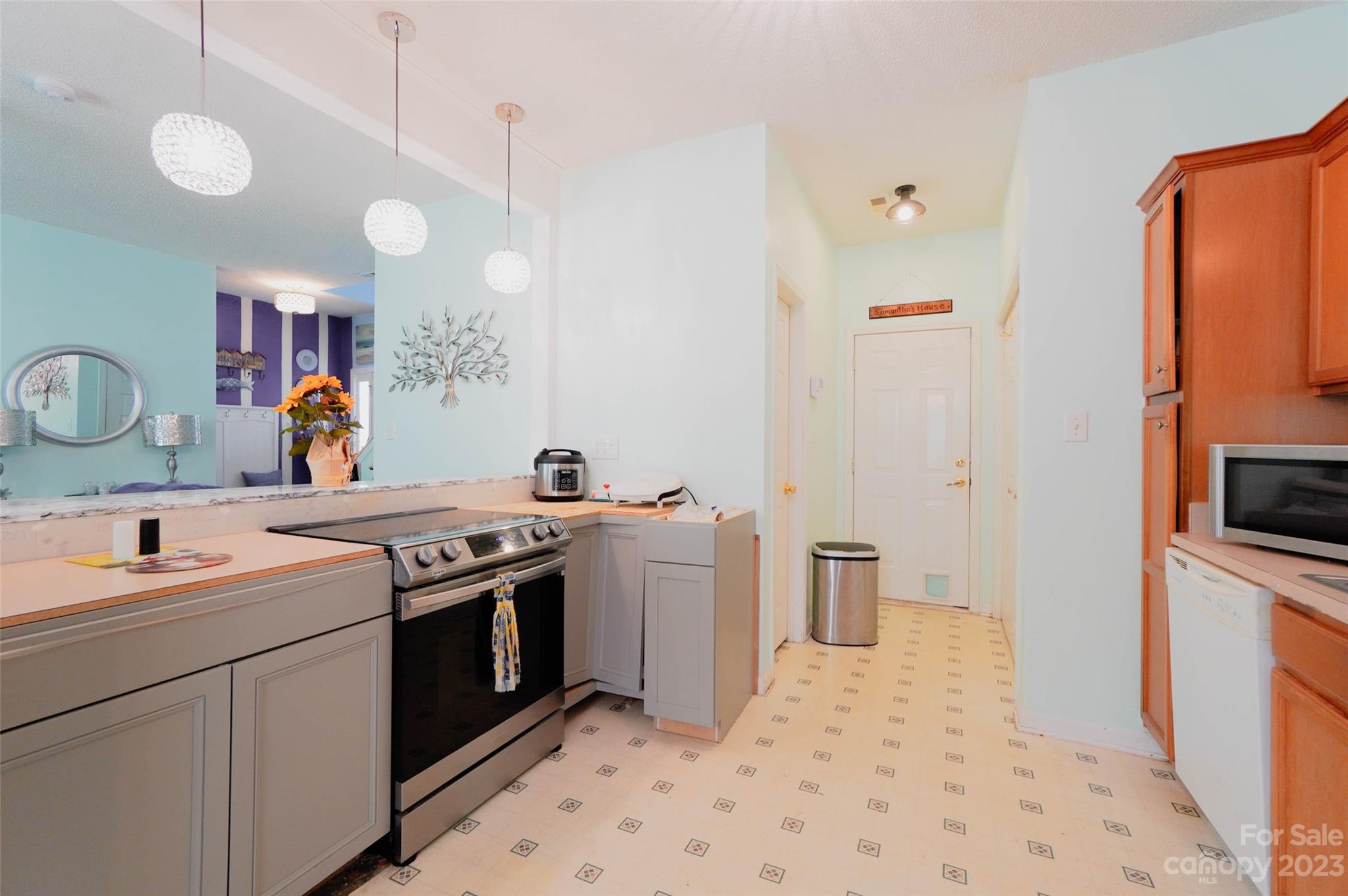 1002 Hipp Road Charlotte, NC 28216 - Photo 12 of 48 Gallery Image 12