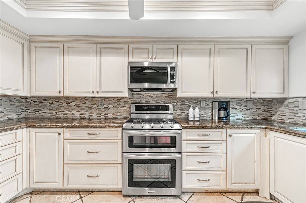 6255 Majorca Circle Long Beach, CA 90803 - Photo 12 of 62 Kitchen