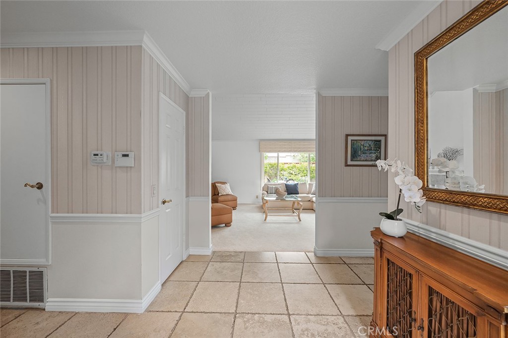 6255 Majorca Circle Long Beach, CA 90803 - Photo 2 of 62 Entryway