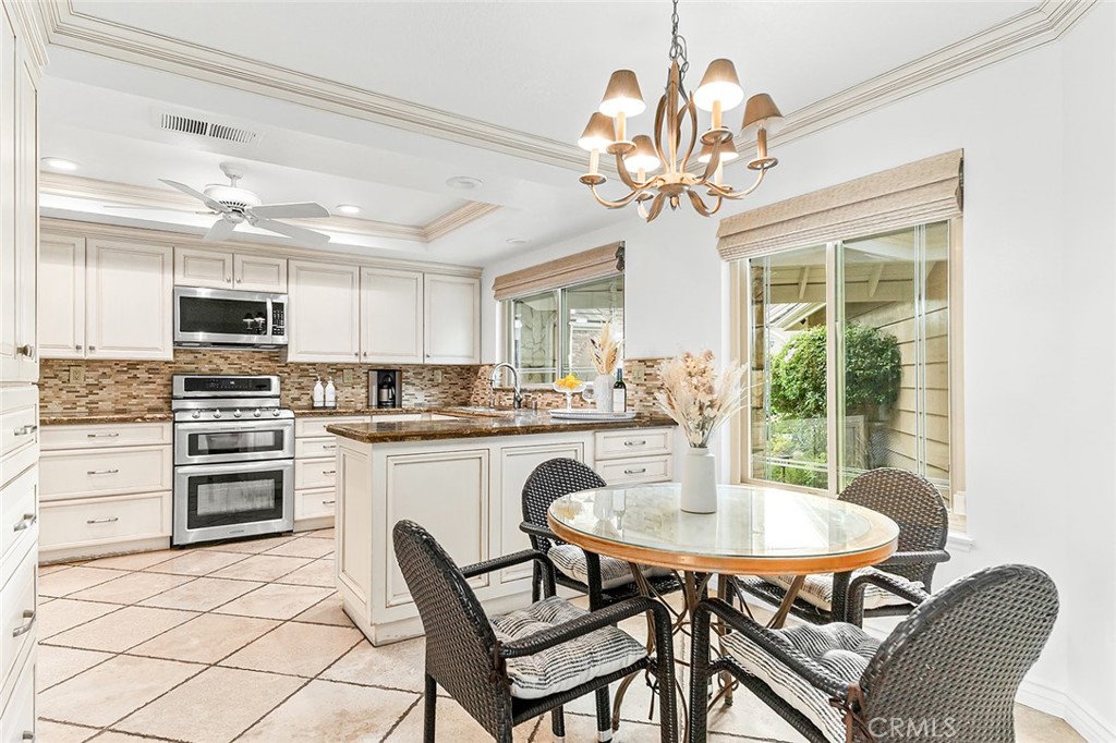 6255 Majorca Circle Long Beach, CA 90803 - Photo 9 of 62 Kitchen