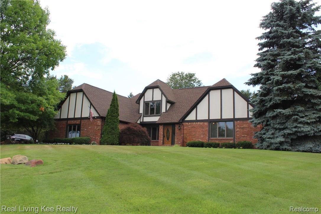 3380 Landview Drive Rochester, MI 48306 - Photo 1 of 38 IMG_2227.JPG