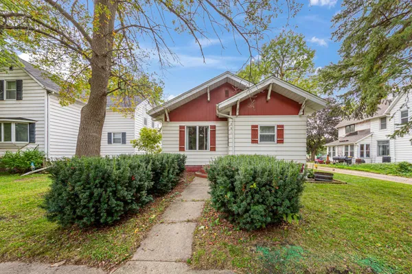 $185,000 | 251 North Lincoln Street, Lake Crystal, MN 56055