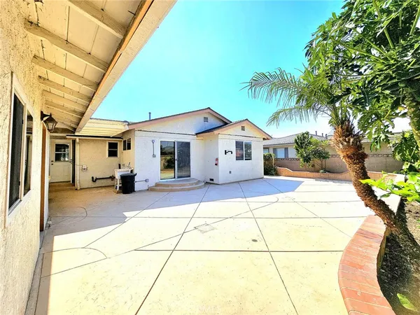 a view of a backyard of the house