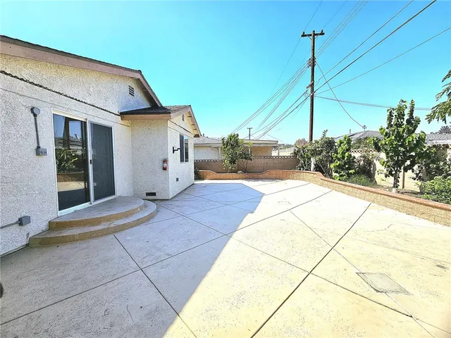a view of a terrace with a outdoor space