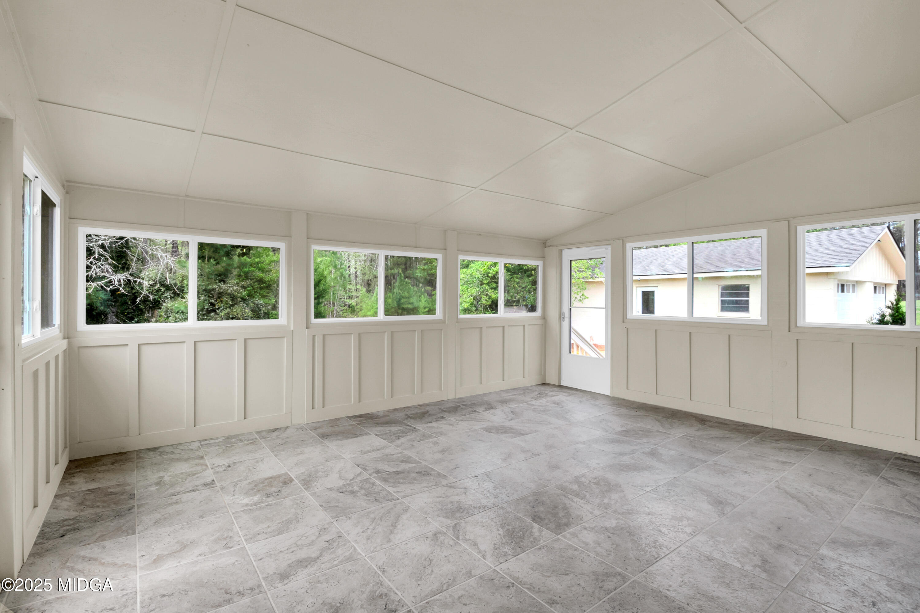 8738 Highway 87 Juliette, GA 31046 - Photo 28 of 36 a view of an empty room with a window