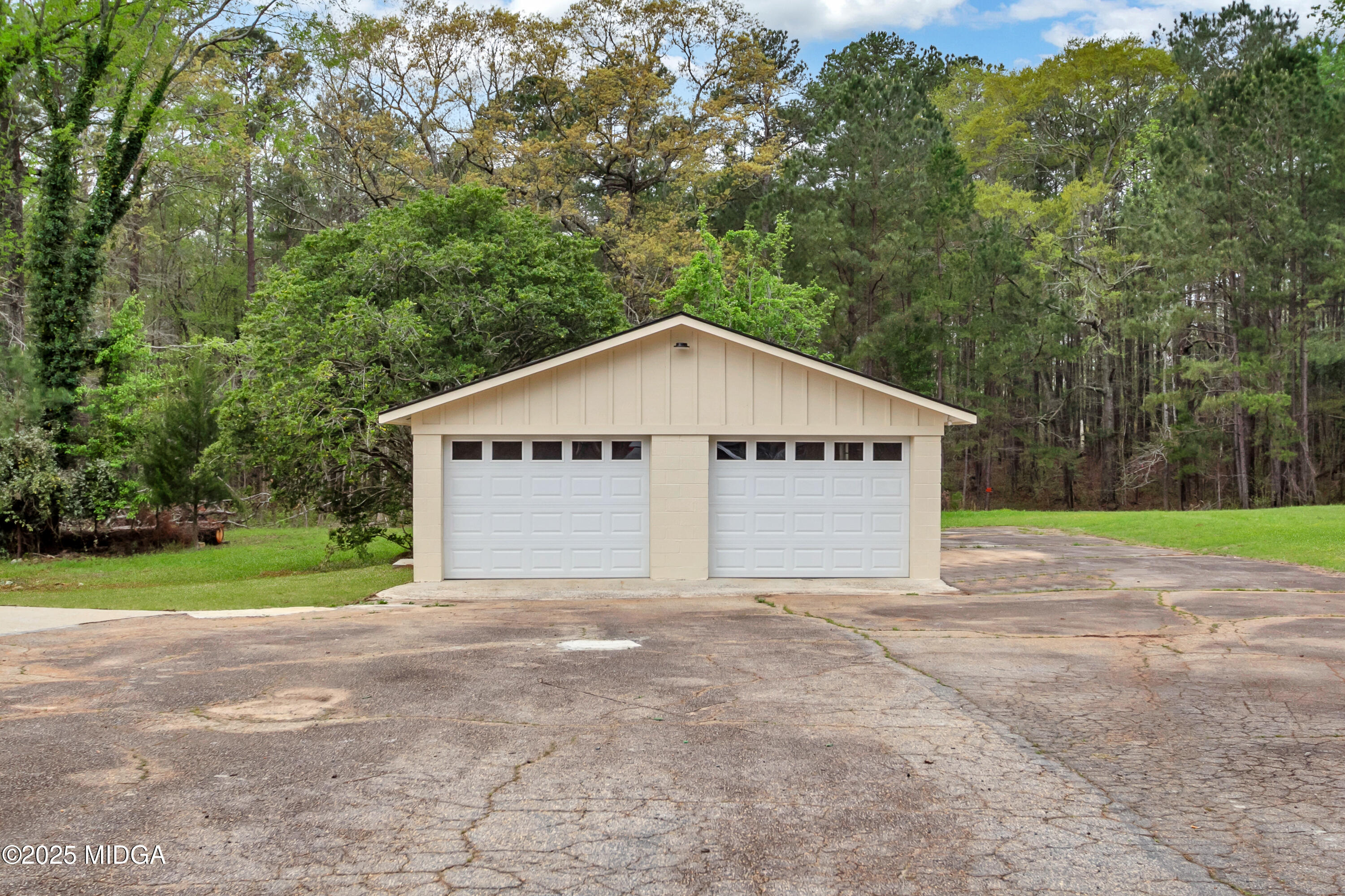 8738 Highway 87 Juliette, GA 31046 - Photo 4 of 36 a view of a house with a yard and large trees