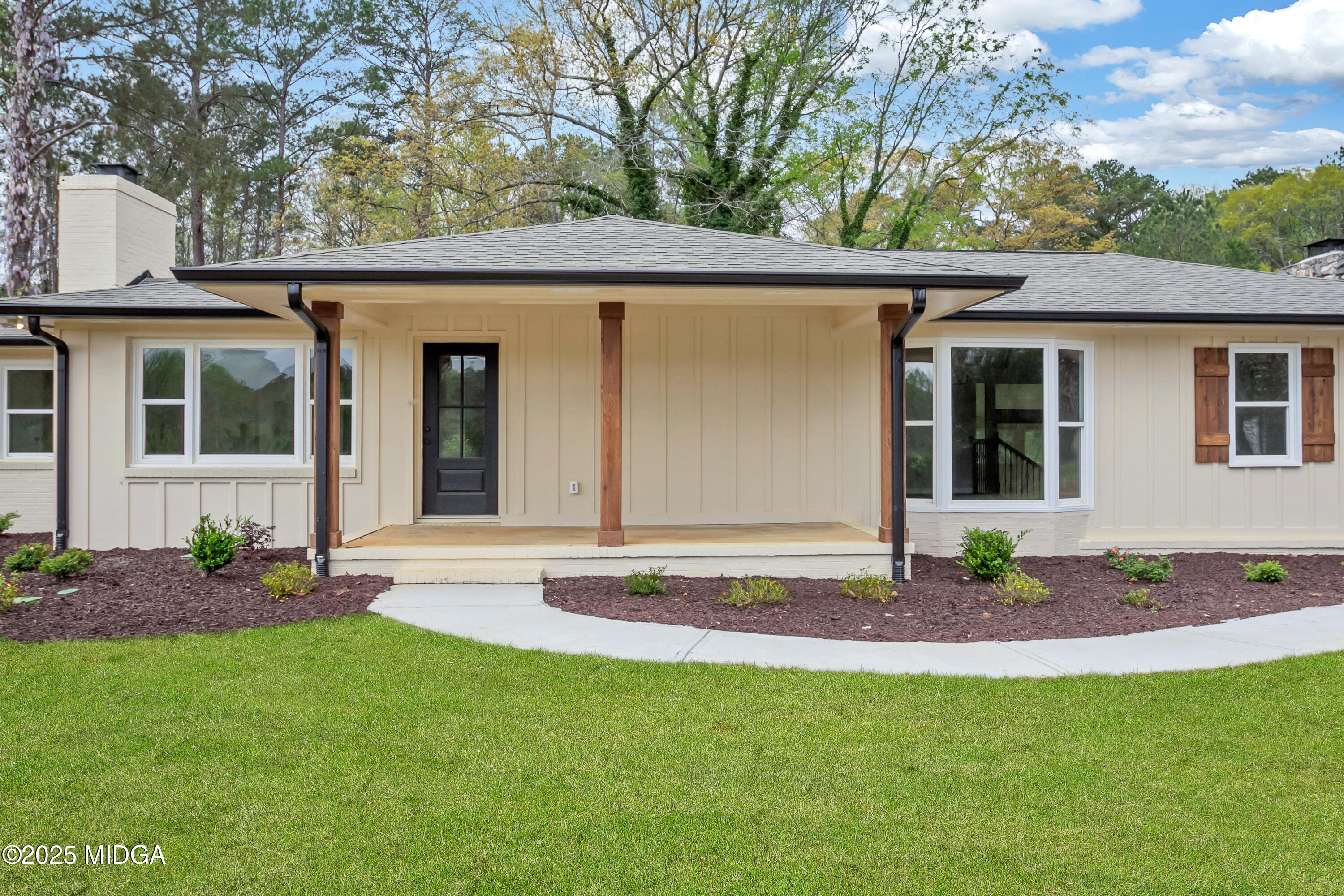 8738 Highway 87 Juliette, GA 31046 - Photo 9 of 36 a front view of a house with a garden