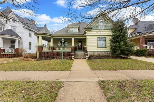 $425,000 | 107 East Peoria Street, Paola, KS 66071