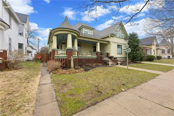 $425,000 | 107 East Peoria Street, Paola, KS 66071