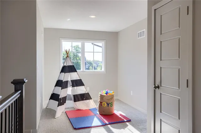 $639,950 | 9284 Zarda Drive, Lenexa, KS 66227