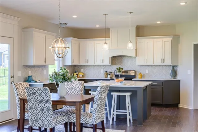 $639,950 | 9284 Zarda Drive, Lenexa, KS 66227