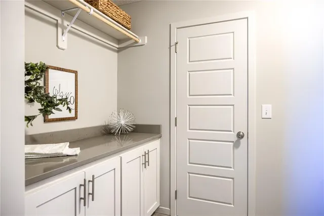 $639,950 | 9284 Zarda Drive, Lenexa, KS 66227