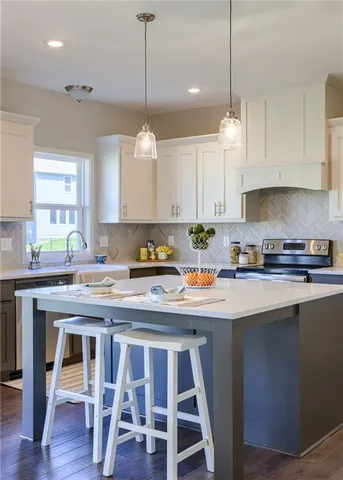 $639,950 | 9284 Zarda Drive, Lenexa, KS 66227