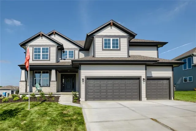 $639,950 | 9284 Zarda Drive, Lenexa, KS 66227