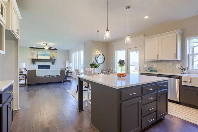 $639,950 | 9284 Zarda Drive, Lenexa, KS 66227