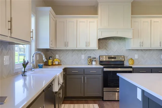 $639,950 | 9284 Zarda Drive, Lenexa, KS 66227