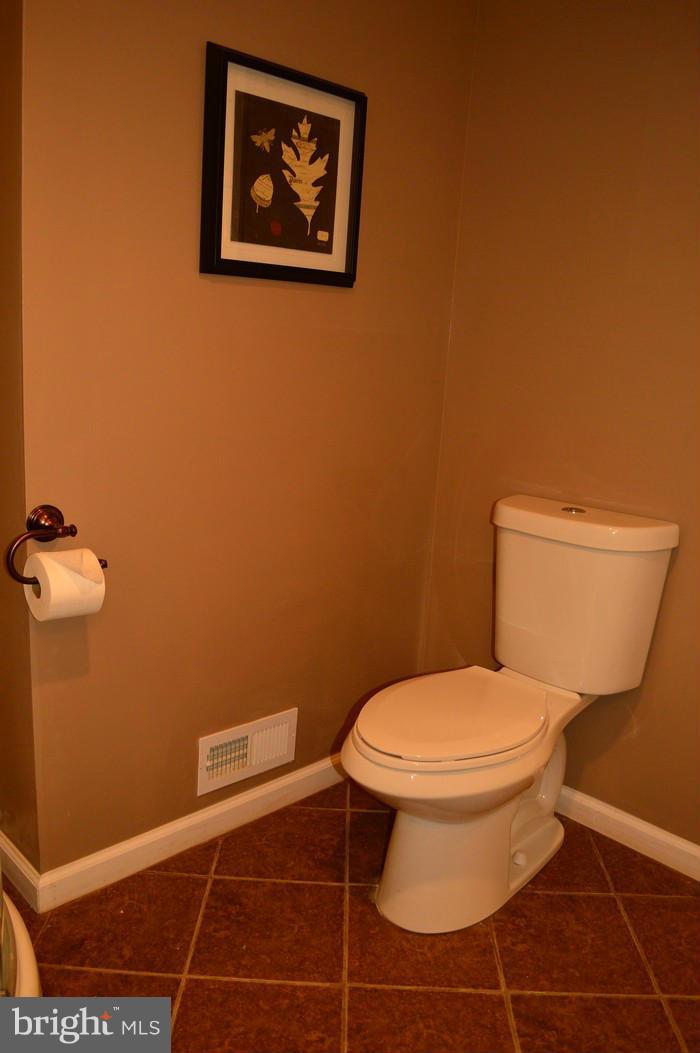 1022 Wedgewood Road Baltimore, MD 21229 - Photo 19 of 30 Bath