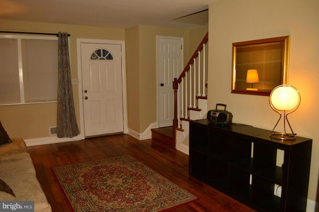 1022 Wedgewood Road Baltimore, MD 21229 - Photo 9 of 30 Living Room