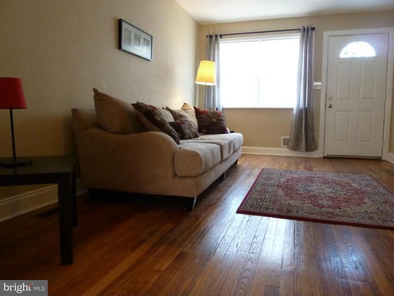 1022 Wedgewood Road Baltimore, MD 21229 - Photo 10 of 30 Living Room