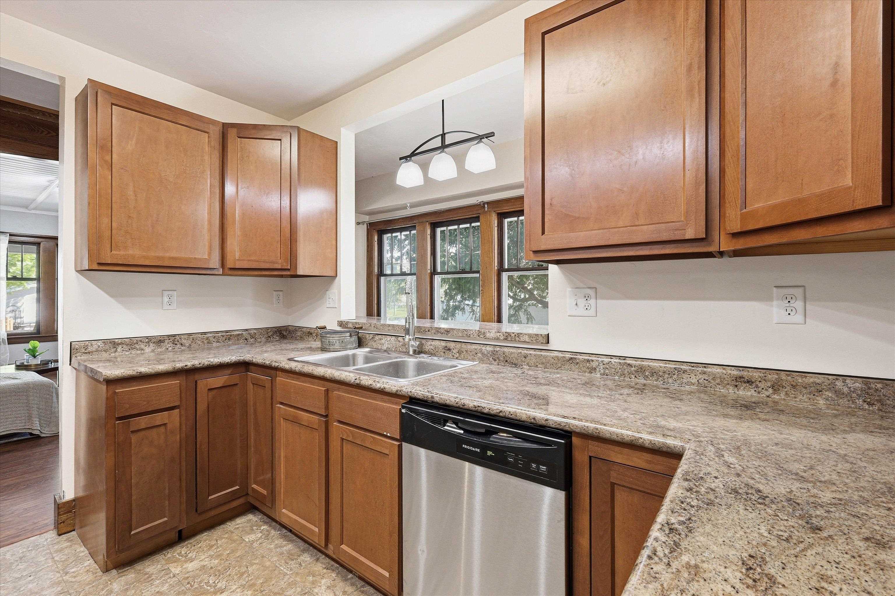 1011 North Fair Street Appleton, WI 54911 - Photo 6 of 29