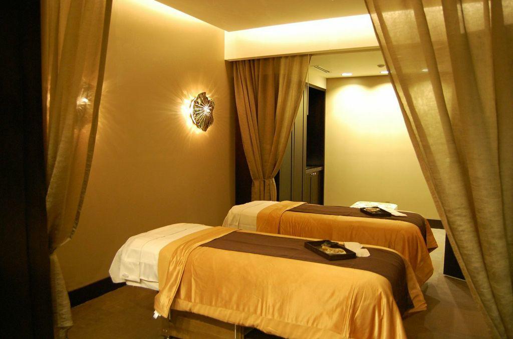 6079 Northwest 23rd Way Boca Raton, FL 33496 - Photo 40 of 52 broken Sound massage room