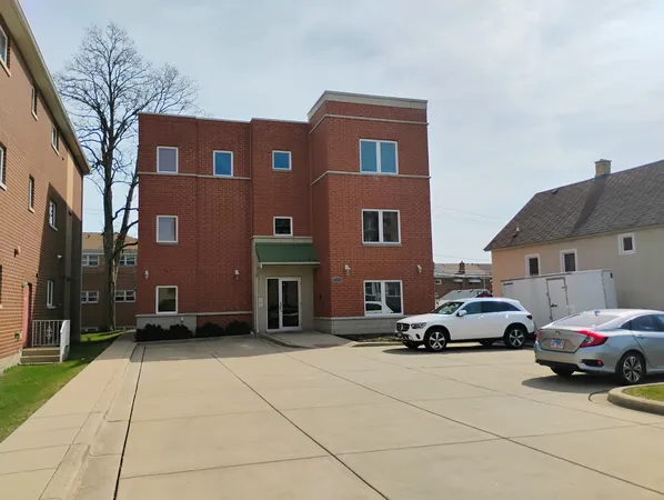 $2,800 | 397 Alles Street, Unit 2, Des Plaines, IL 60016