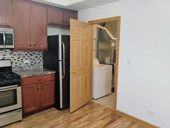 $2,800 | 397 Alles Street, Unit 2, Des Plaines, IL 60016