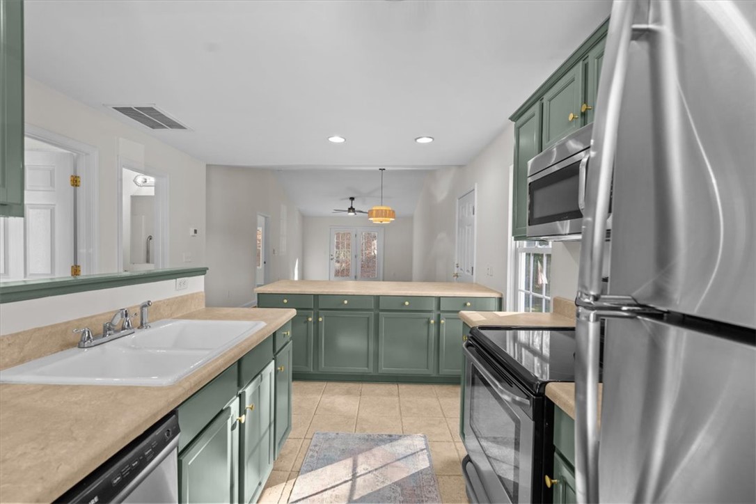 320 Oak Knoll Court Seneca, SC 29678 - Photo 6 of 23