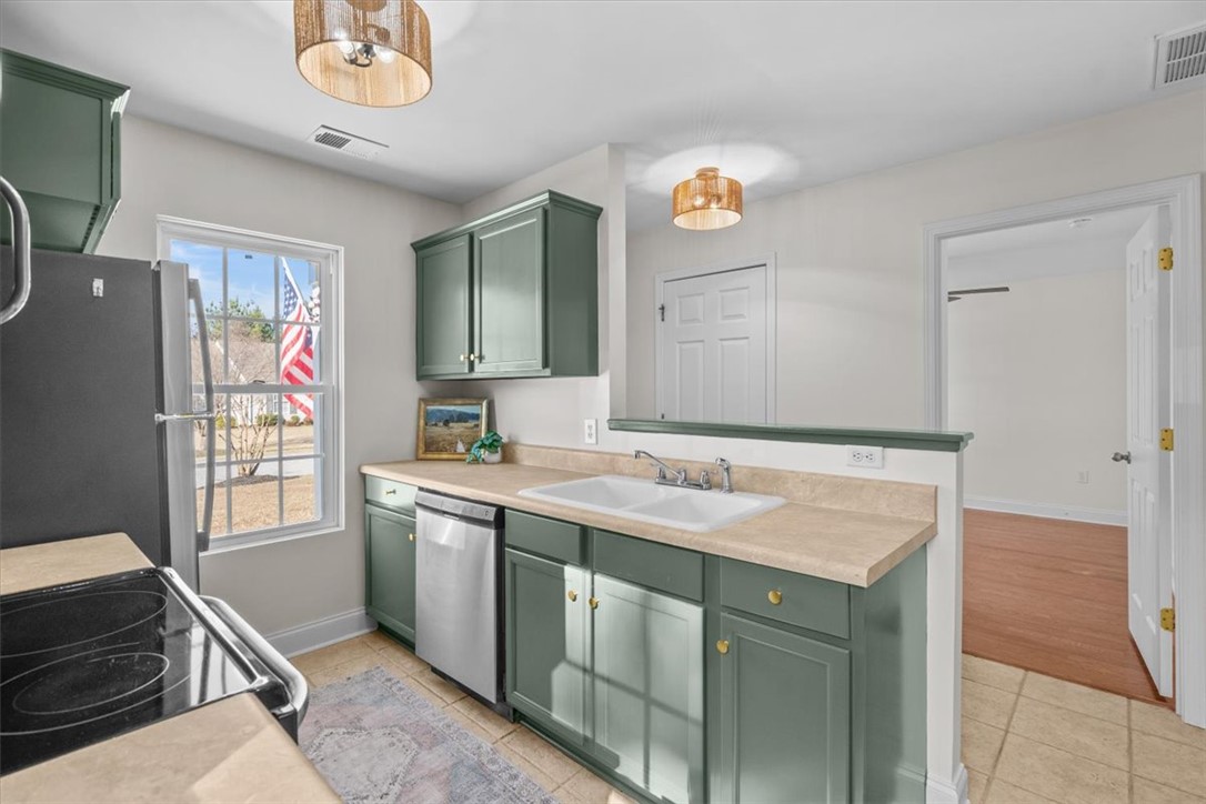 320 Oak Knoll Court Seneca, SC 29678 - Photo 7 of 23