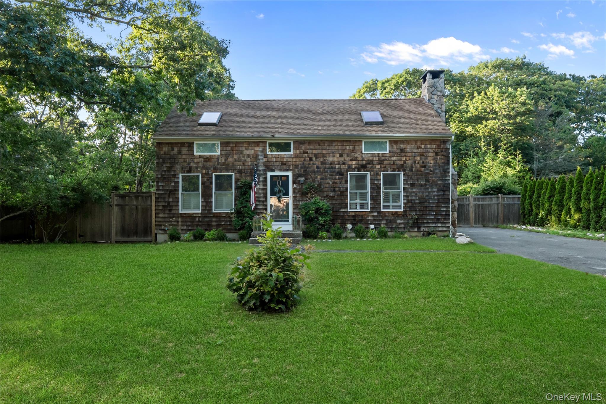 36 Argonne Road West Hampton Bays, NY 11946 - Photo 2 of 21