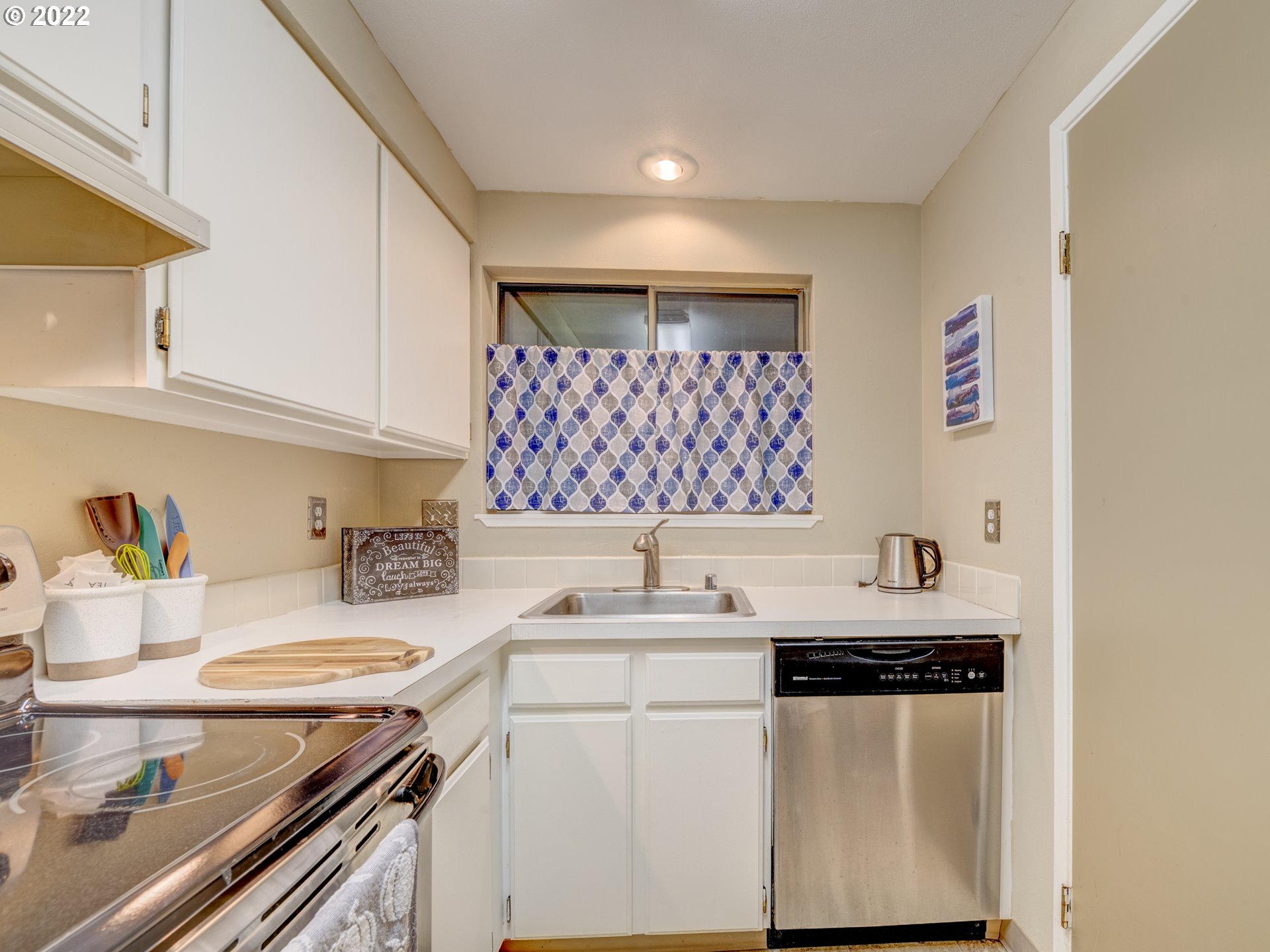 145 Treehill Loop Eugene, OR 97405 - Photo 10 of 20 Gallery Image 10