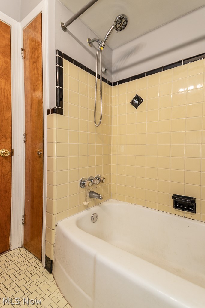 4293 Bluestone Road Cleveland, OH 44121 - Photo 19 of 26