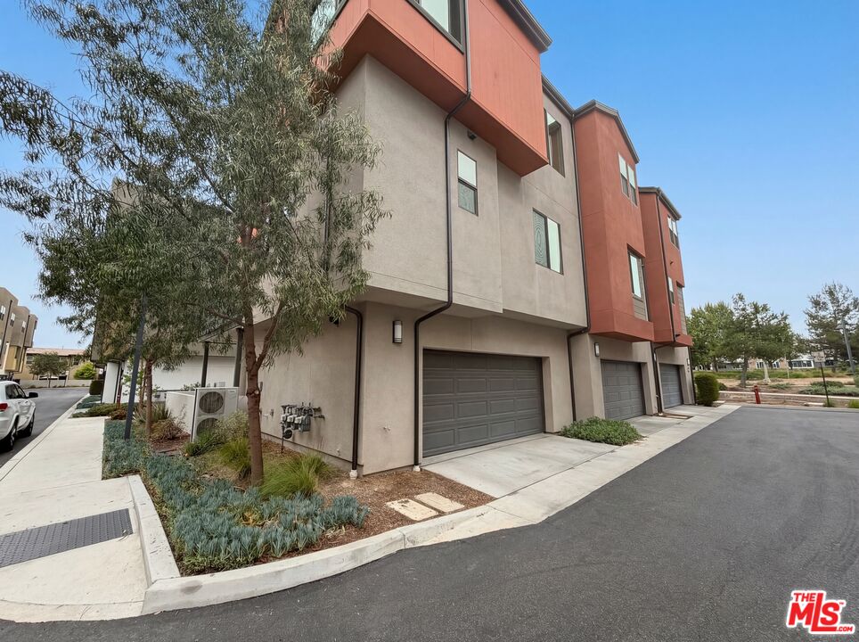 130 Keeper Irvine, CA 92618 - Photo 5 of 23