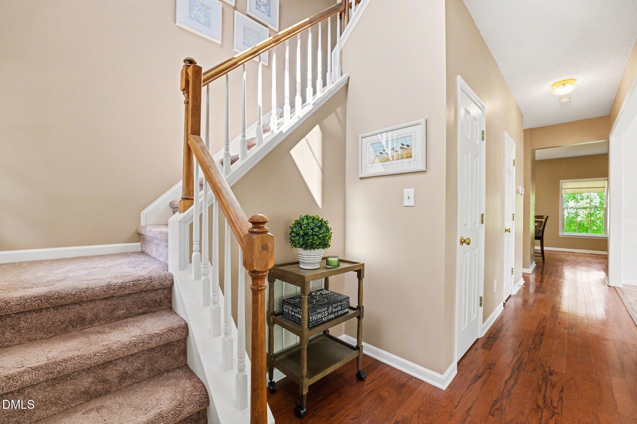 112 Del Rio Drive Cary, NC 27519 - Photo 4 of 35 005_file_1743