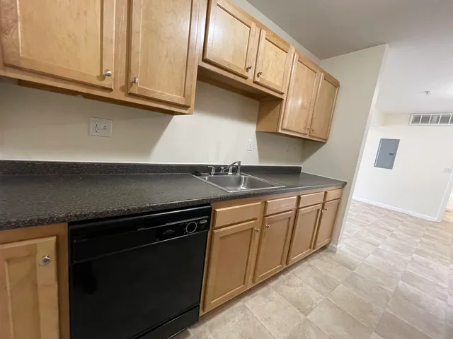 $1,965 | 80 Sentinel Court, Unit 306, Manchester, NH 03103