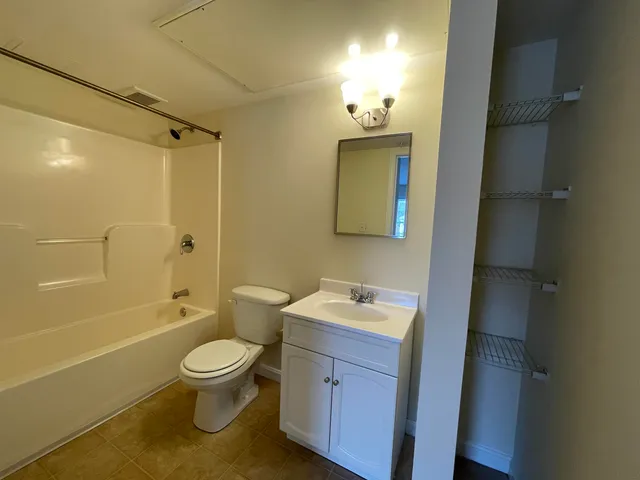 $1,965 | 80 Sentinel Court, Unit 306, Manchester, NH 03103