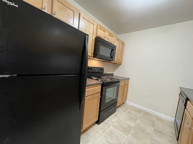 $1,965 | 80 Sentinel Court, Unit 306, Manchester, NH 03103