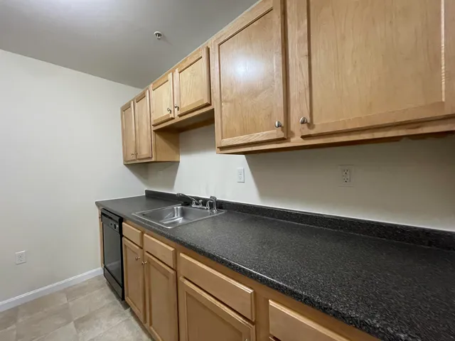 $1,965 | 80 Sentinel Court, Unit 306, Manchester, NH 03103