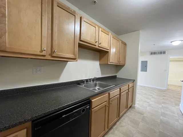 $1,965 | 80 Sentinel Court, Unit 306, Manchester, NH 03103