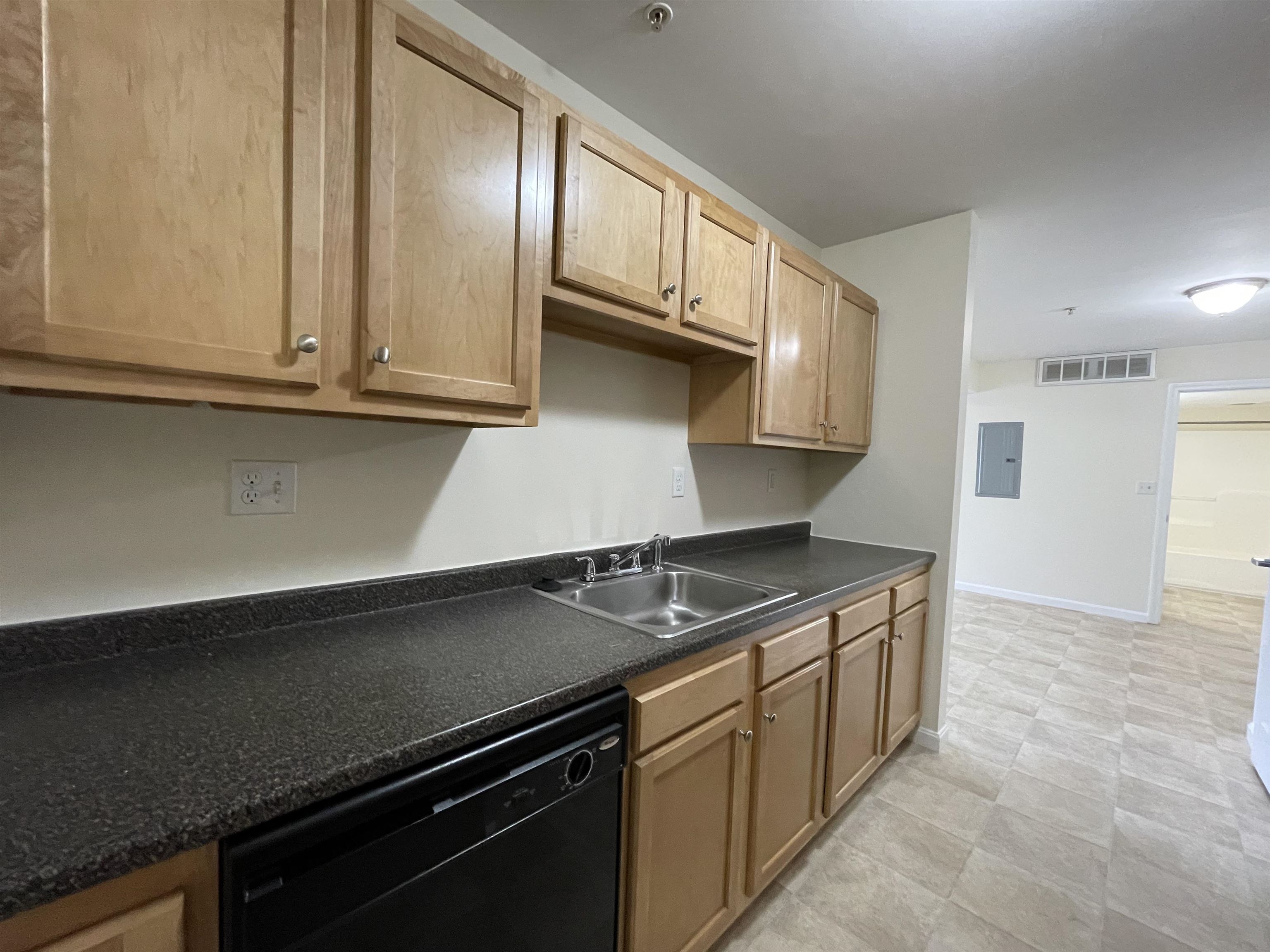 80 Sentinel Court, Unit 306 Manchester, NH 03103 - Photo 10 of 39