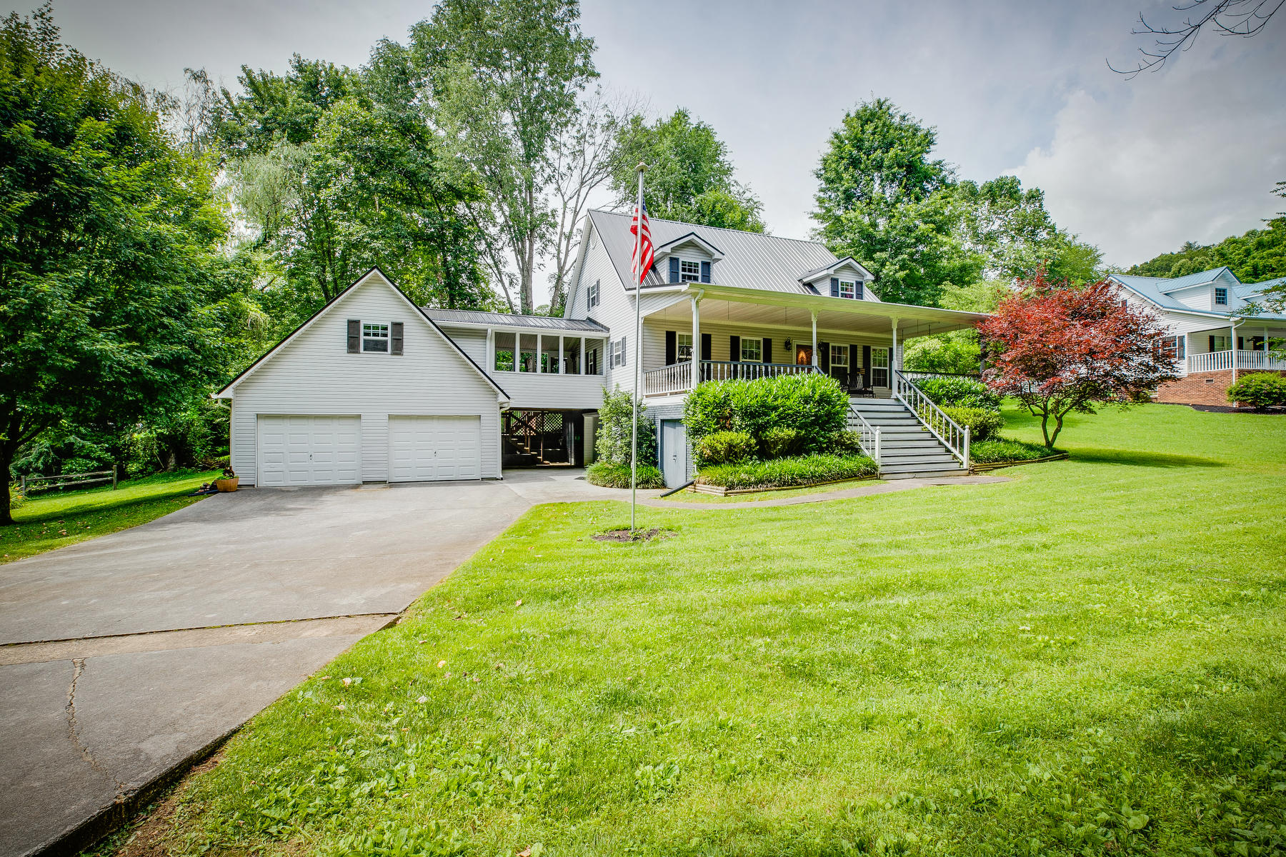 105 Ridgewood Road Unicoi, TN 37692 - Photo 2 of 59 002