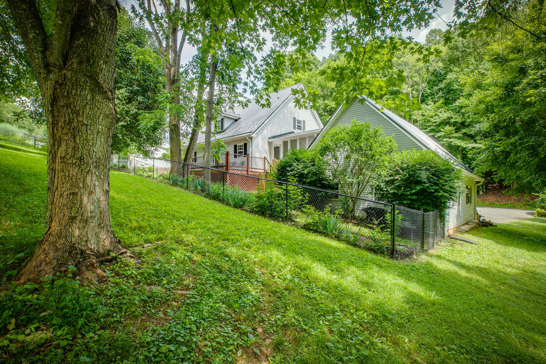 105 Ridgewood Road Unicoi, TN 37692 - Photo 44 of 59 043