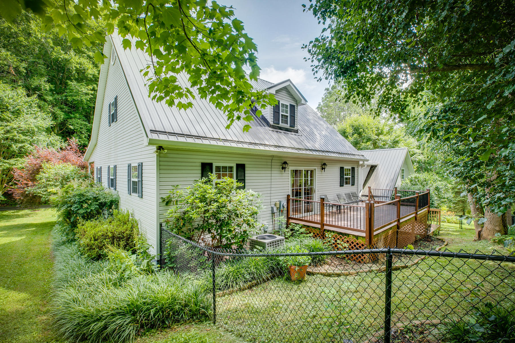 105 Ridgewood Road Unicoi, TN 37692 - Photo 46 of 59 045
