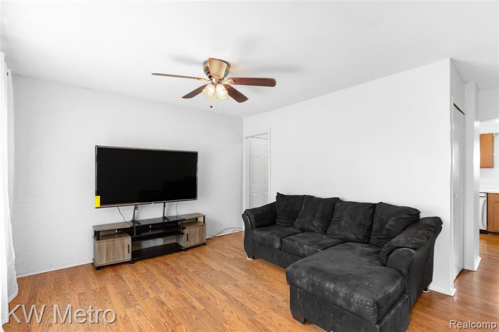 4090 Gleason Road Waterford, MI 48329 - Photo 7 of 21